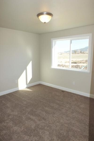 Building Photo - Like New Townhouses! Available Now!