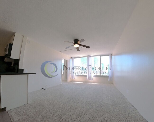 Building Photo - 1 Bedroom, 1 Bath condo unit at The Elms