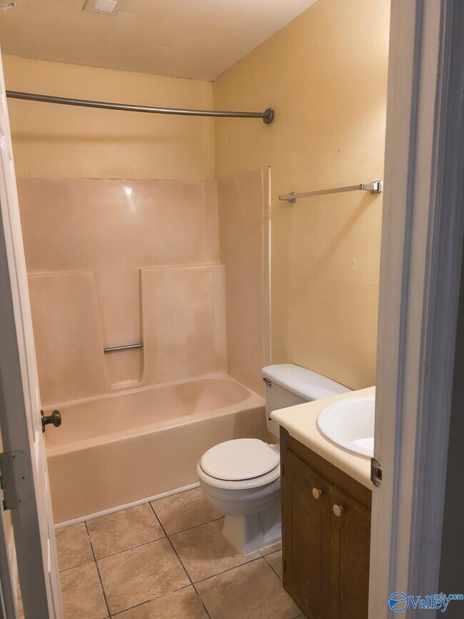 Building Photo - 6206 Friar Tuck Dr NW