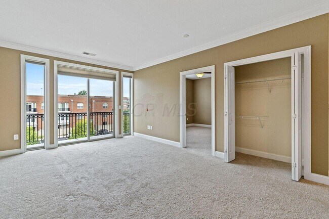 Building Photo - 953 Ingleside Ave