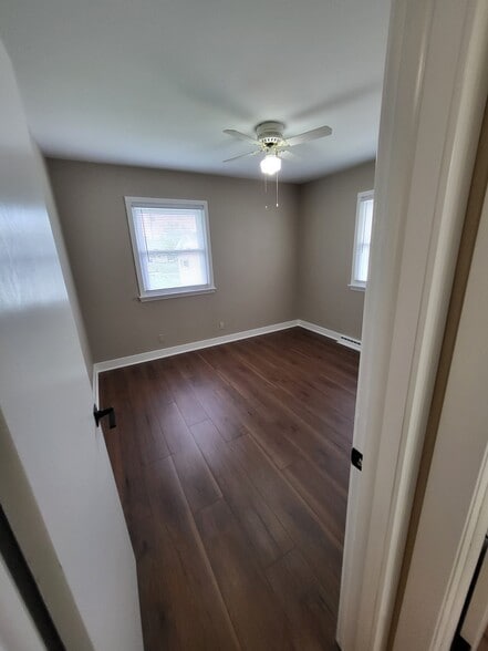 Bedroom - 709 Michigan St