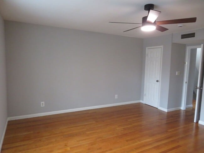 Building Photo - Woodmere Pointe Condominium-Petersburg