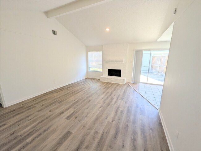 Building Photo - 17602 Crestline Rd