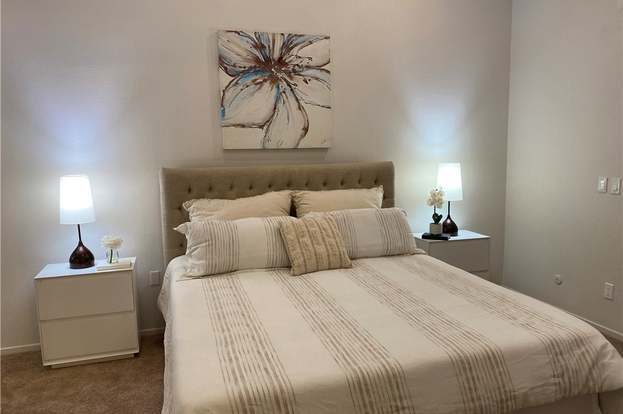 Building Photo - 21931 Burbank Blvd