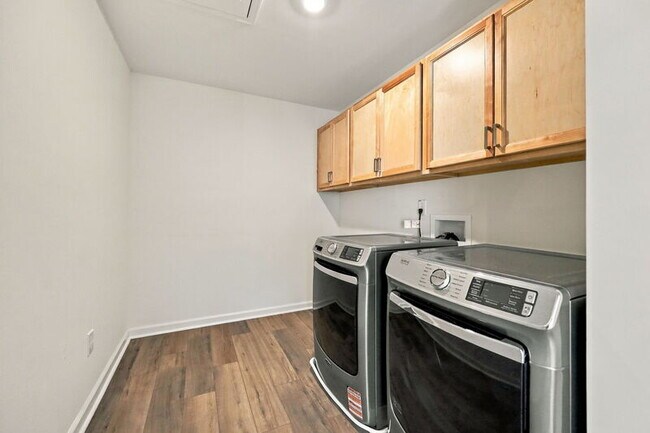 Building Photo - 2413 Abbot Hall Dr