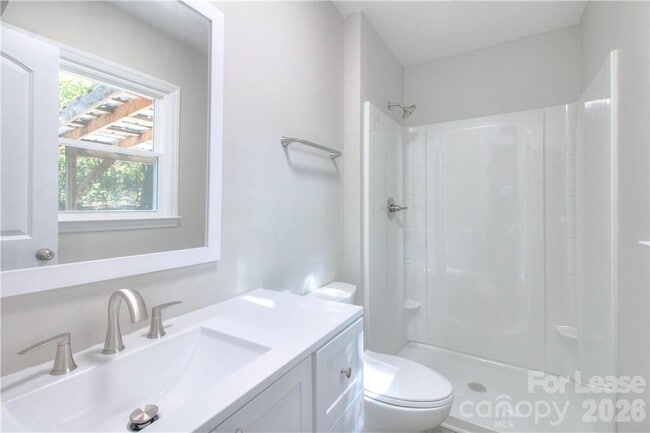 Building Photo - 1300 Sharon Dr