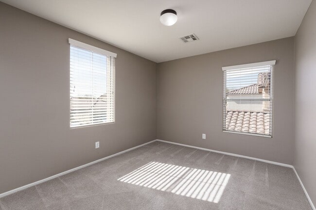 Building Photo - Great NLV single family 3 bedroom home.