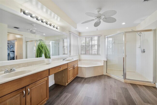 Building Photo - 3527 Chesapeake Cir