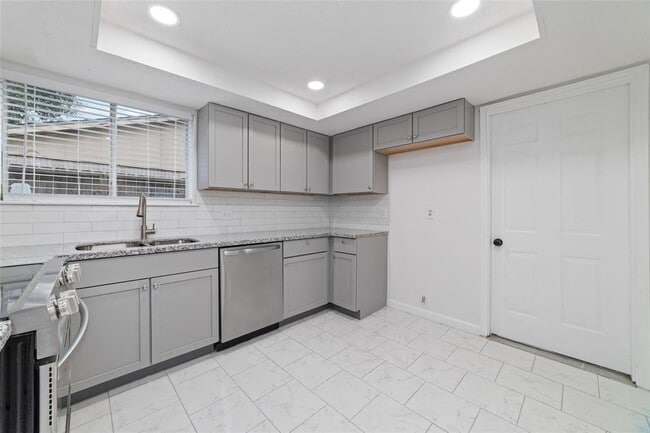 Building Photo - 9910 Kent Towne Ln