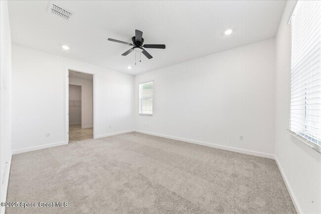 Building Photo - 2037 Island Ave NW