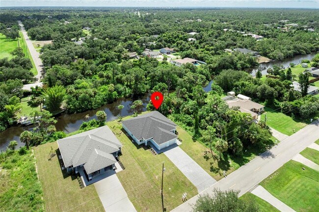 Building Photo - 2100 Como St