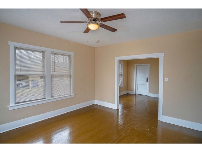 Building Photo - Nice 3 BR Rental Near Downtown