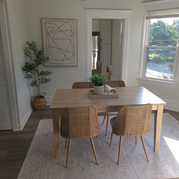 Dining Room - 3402 Portland Ave