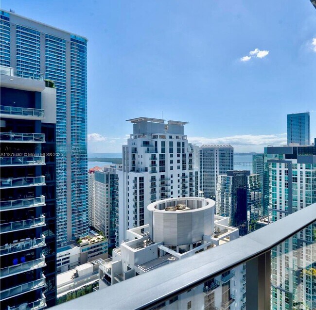 Building Photo - 1000 Brickell Plaza