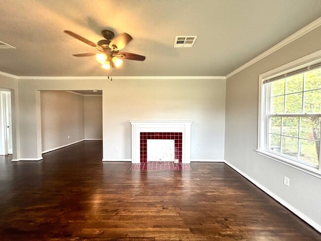 Building Photo - Newly Updated 2-bedroom, 1-bathroom Home