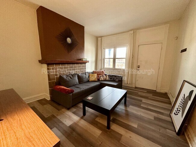 Building Photo - 320 Greenfield Ave