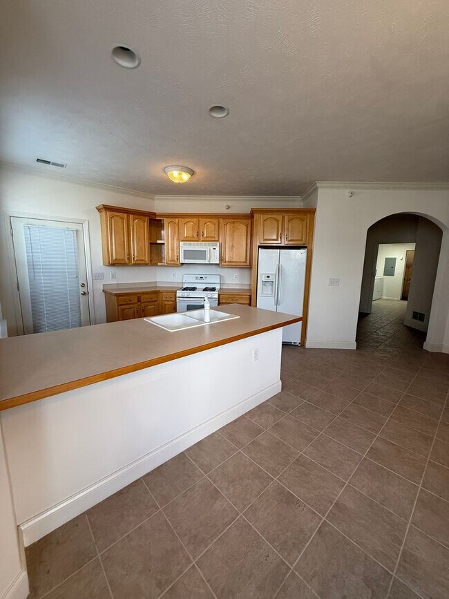 Building Photo - Adams Pointe 2 bedroom, 2 bathroom home