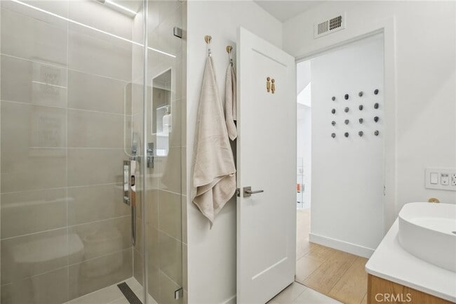 Building Photo - 15 Waterway