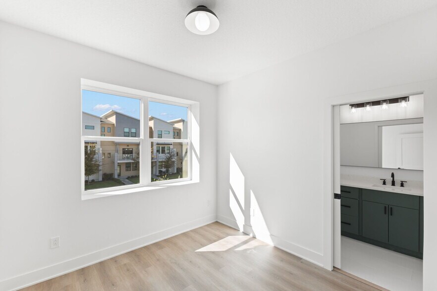 Building Photo - 2525 13th Ave N