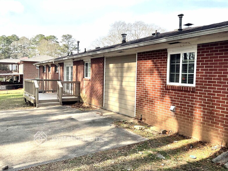 Building Photo - 759 Birchwood Ln SW