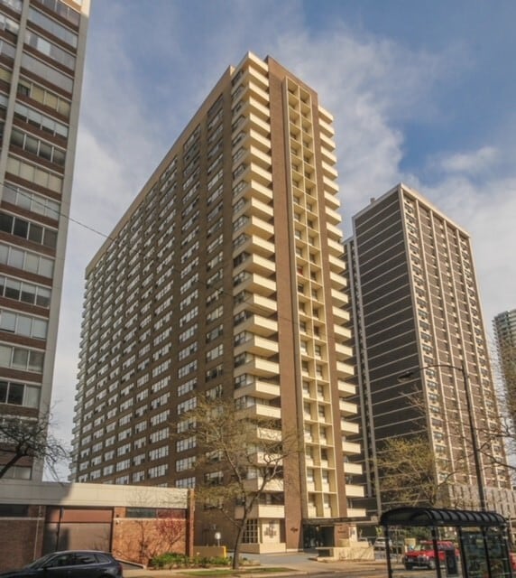 Building Photo - 6157 N Sheridan Rd