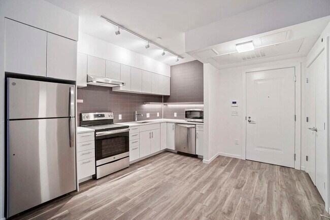 Building Photo - 839 Beacon St