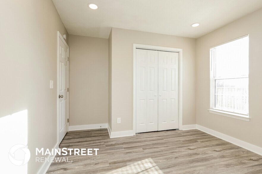 Building Photo - 2403 Planter Ct