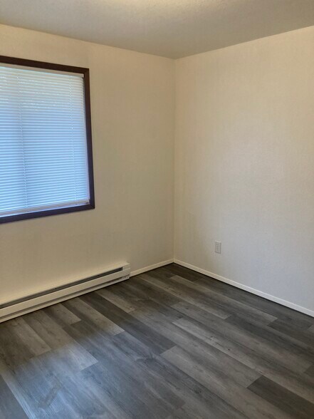 Building Photo - 811 W Spofford Ave