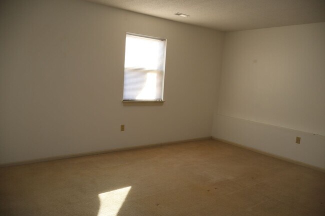 Building Photo - 506 Columbia Dr