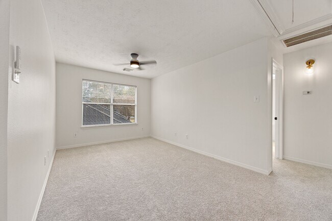 Building Photo - 910 Box Elder Dr