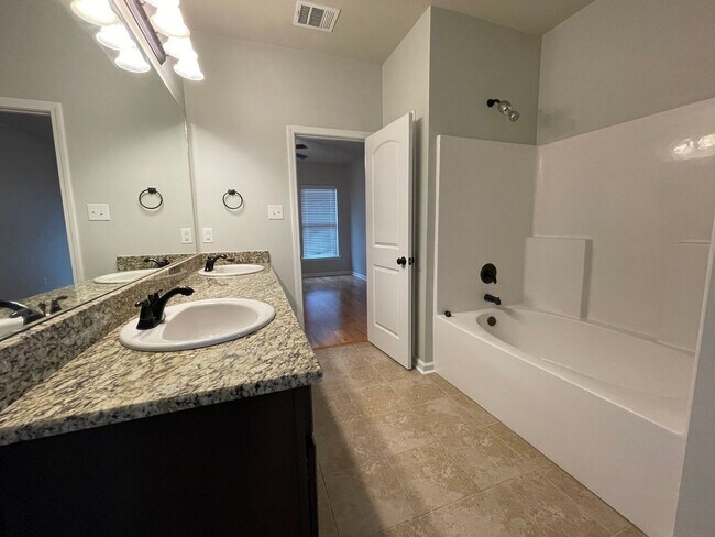 Building Photo - Berkshire Beauty