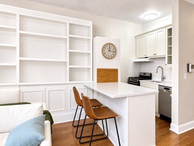 Building Photo - 244 Beacon St