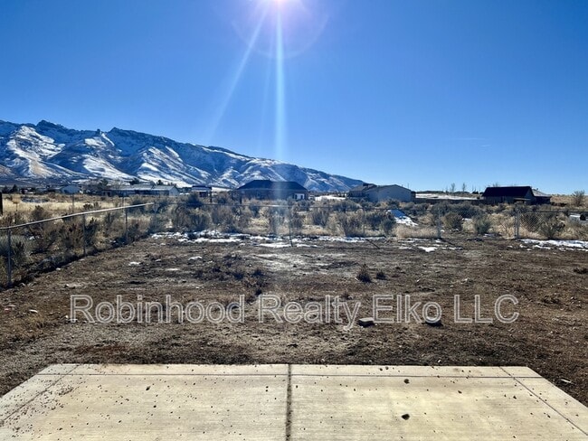 Building Photo - 758 Parkridge Pkwy