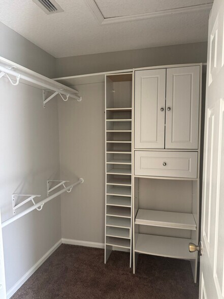 Building Photo - 6479 Silver Glen Dr