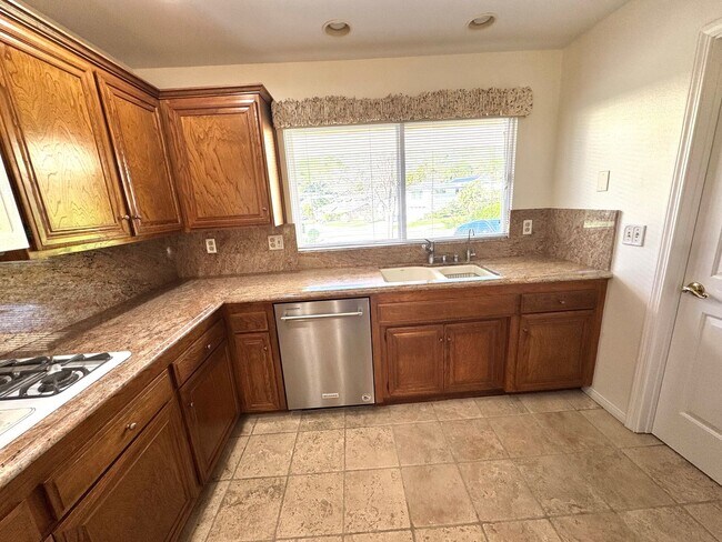 Building Photo - 246 Grandridge Ct