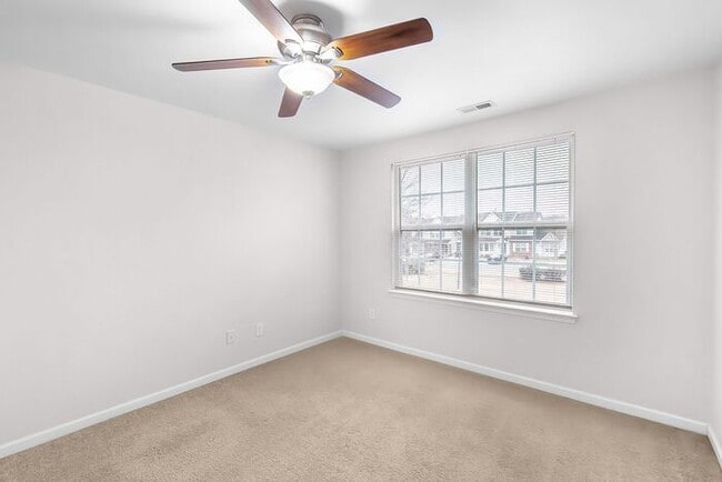 Building Photo - Master-on-Main End-Unit Townhome in Back Creek Villages!