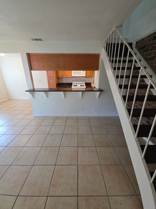 Building Photo - Charming 2BR/1BA Townhouse in Auburn - Available Now!