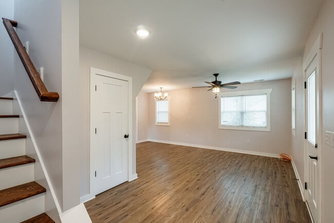 Building Photo - 6258 Campbellsville Pike