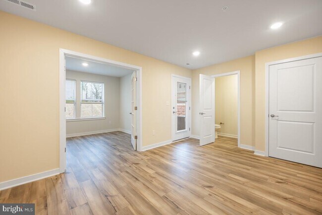 Building Photo - 923 Magnolia Ln