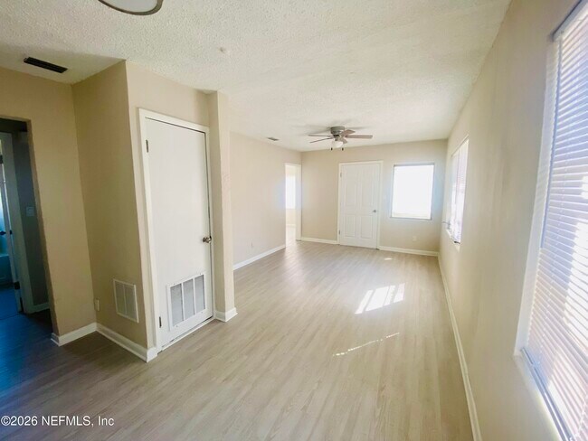 Building Photo - 1737 W 24th St