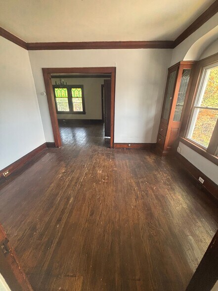 Building Photo - 2113 W 11th St
