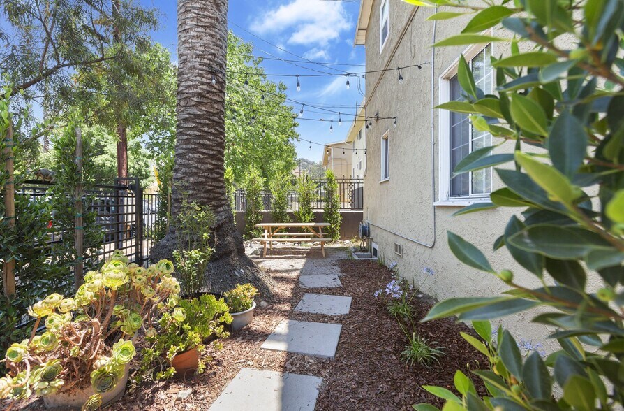 Primary Photo - BEAUTIFUL 2 BED - IN HIGHLAND PARK