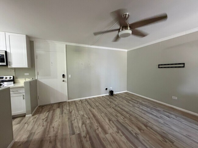 Building Photo - Newly Renovated 2-Bedroom in Kalihi | Lanai + Parking