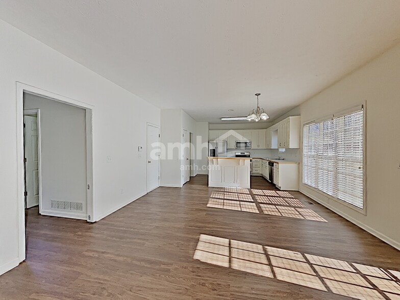 Building Photo - 1045 Fieldstone Dr