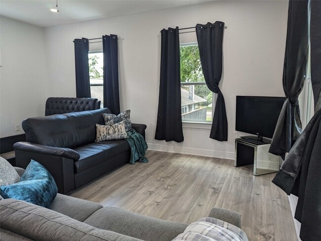 Building Photo - 4711 Rusk St