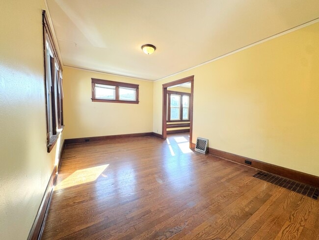 Building Photo - 1838 Holmes Ave