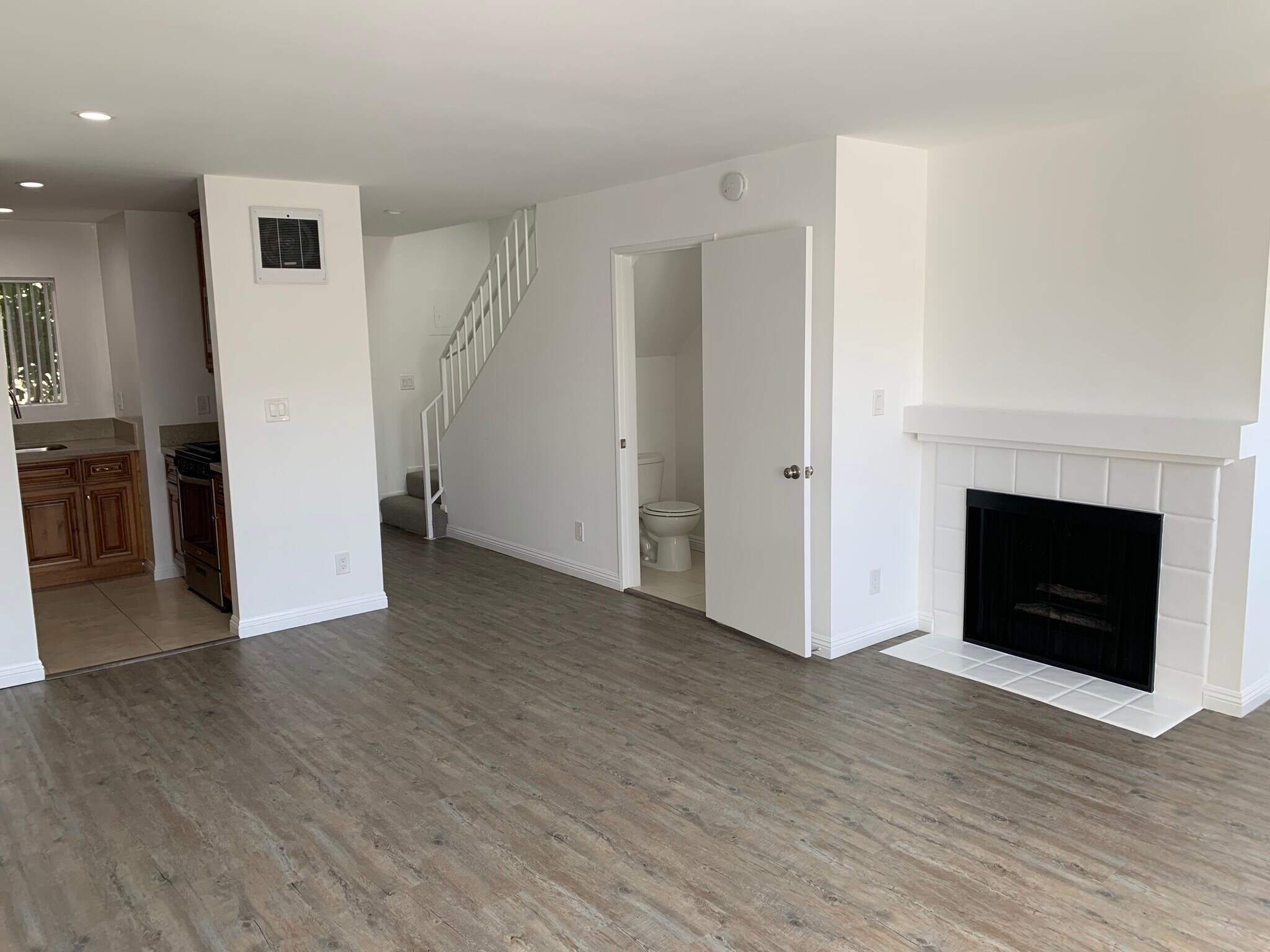 Building Photo - 4424 S Centinela Ave