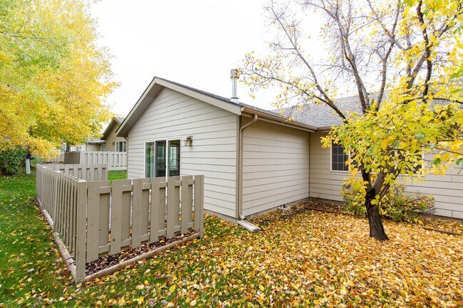 Building Photo - Centrally located Home with an Attached Garage
