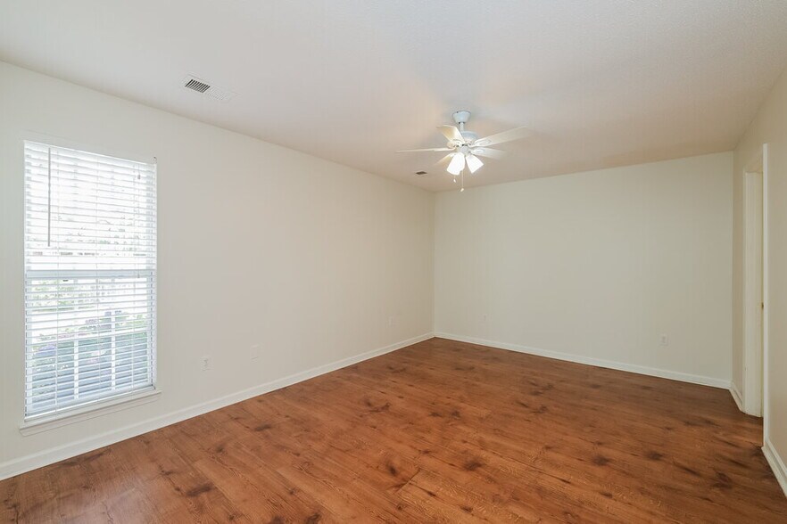 Building Photo - 1614 Central Trails Dr