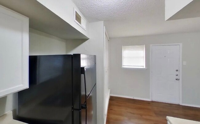 Building Photo - Beautifully Renovated 3-Bedroom Home with Premium Finishes